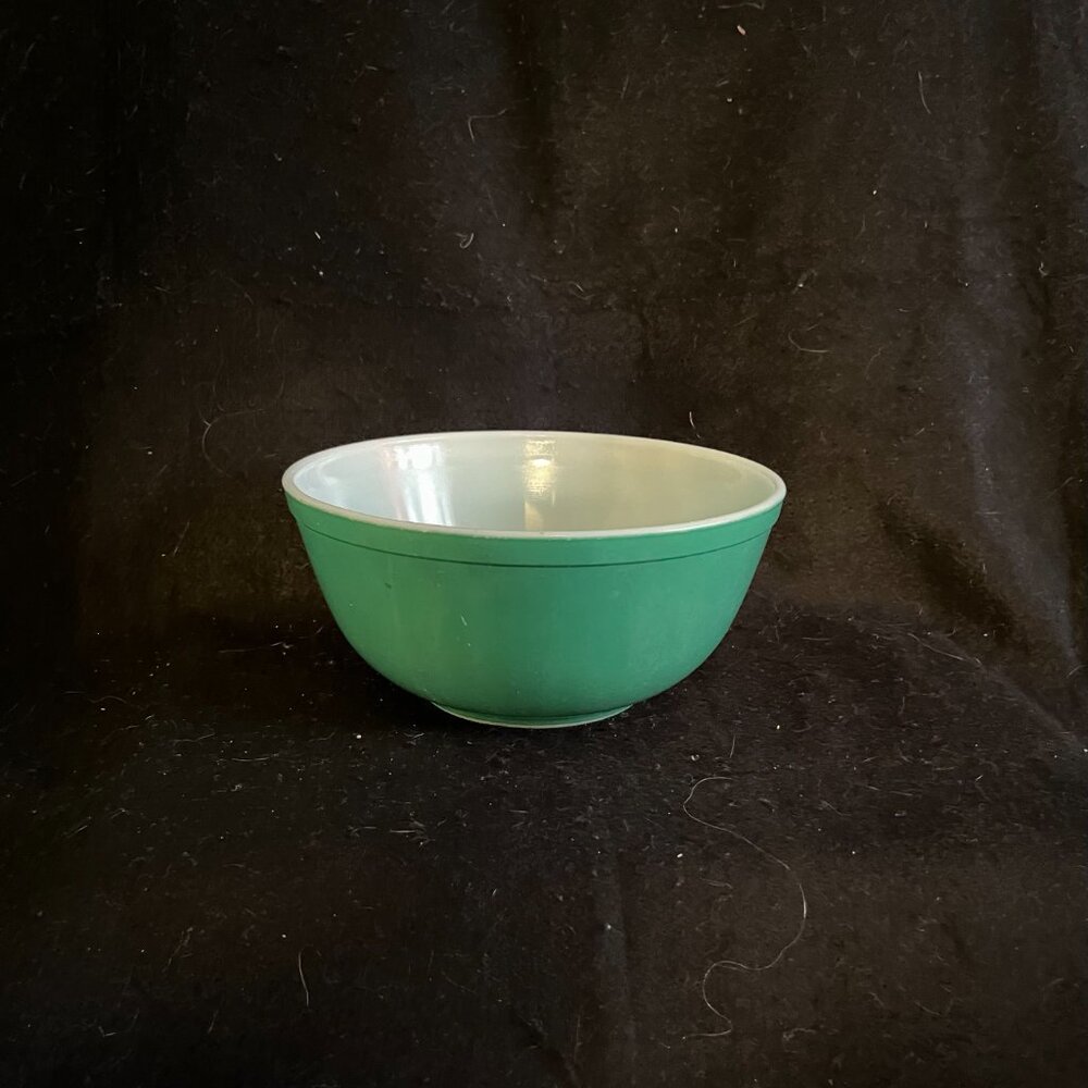Vintage Pyrex ‘Primary Green’ Nesting Mixing Bowl 8 ¾” - Picture 6 of 9